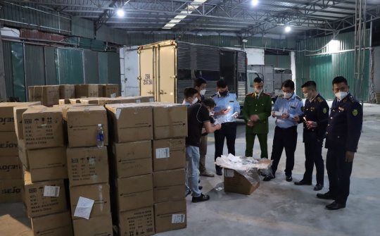 Gần 60.000 kit test nhanh Covid-19 và lô thuốc tân dược có trị giá trên 10 tỷ vừa bị thu giữ tại Cảng Hà Nội